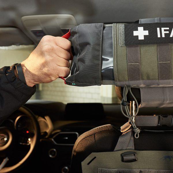 TT Head Rest IFAK – Erste - Hilfe - Set hinter Autokopfstütze - Critical Knowledge